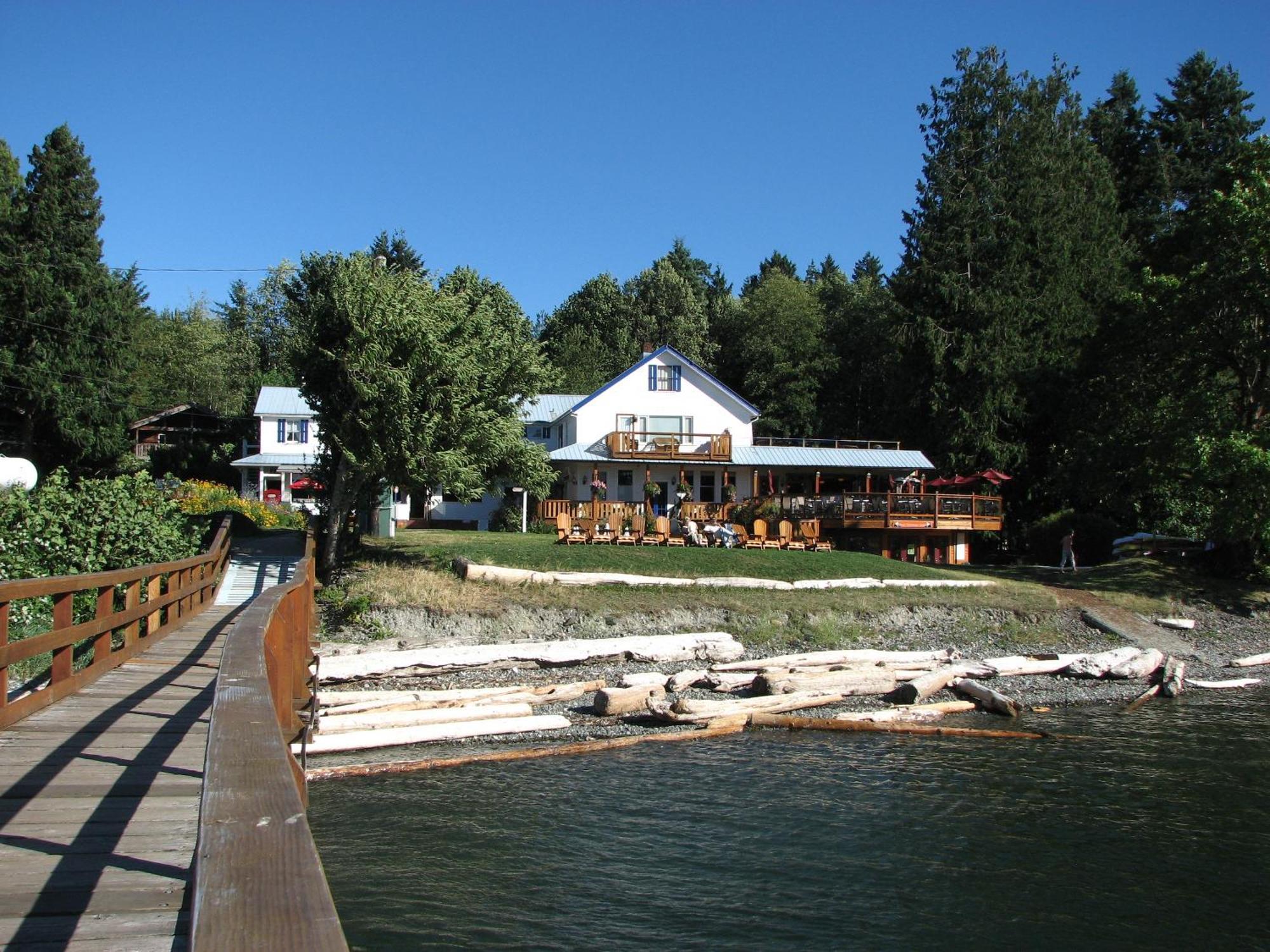 Heriot Bay Inn Exterior photo